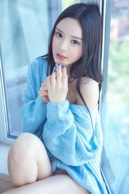 气质长发美女诱人香肩白皙美腿三角嫩鲍销魂写真