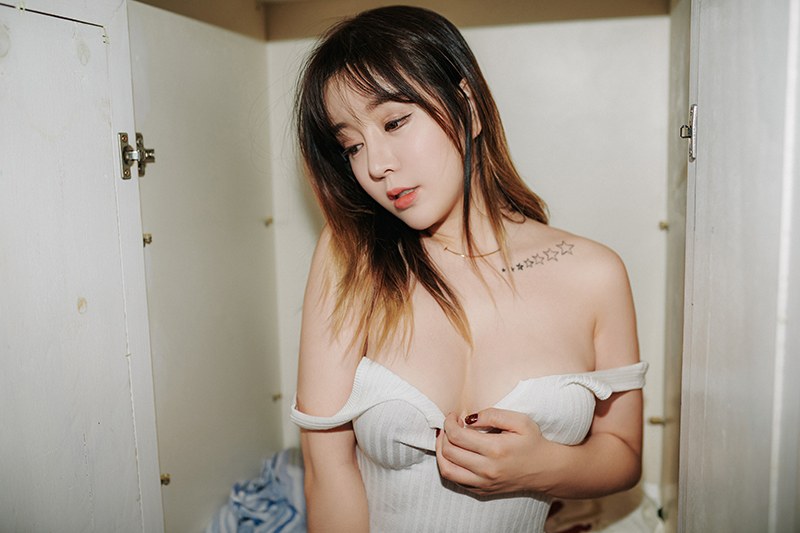 绝色嫩模王雨纯搔首弄姿眼神勾人(图46)