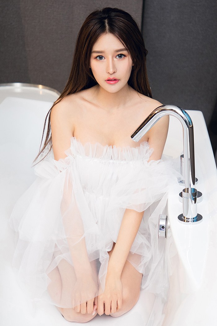 可爱学妹欣怡学生装浑圆美乳好想触摸(图50)