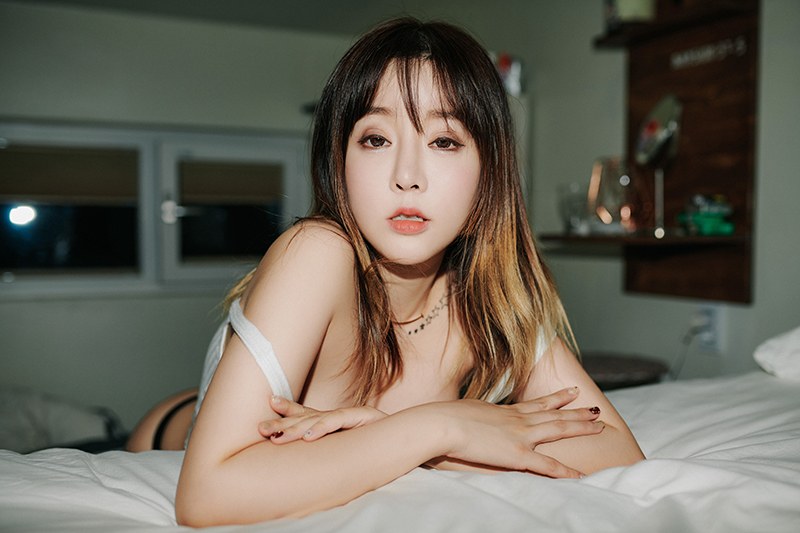 绝色嫩模王雨纯搔首弄姿眼神勾人(图48)