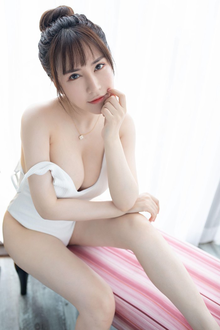 绝色美女夏希子白嫩巨乳暗送秋波(图2)