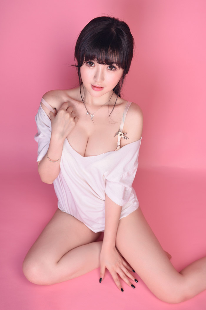 推女神美女米妮mini小秀乳沟么么哒(图10)