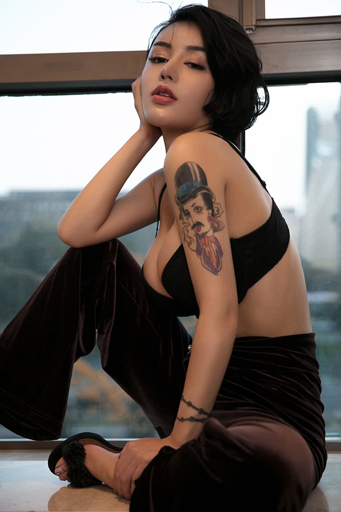 爆乳御姐陆梓琪透视内衣惹火性感(图22)