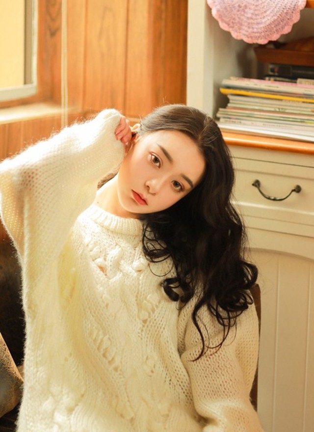 清纯长腿美女模特针织毛衣白皙美肌气质写真