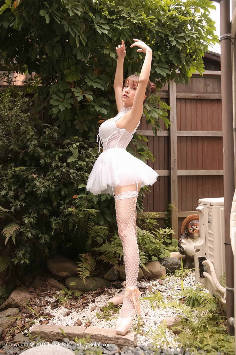 芭蕾舞美女夏美酱吊带网袜个性写真